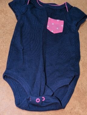 ❤️‍🔥10/$10❤️‍🔥 Baby Cat & Jack Navy Onesie with Pink Pocket Size 3-6M